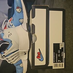 Hello Kitty Nike